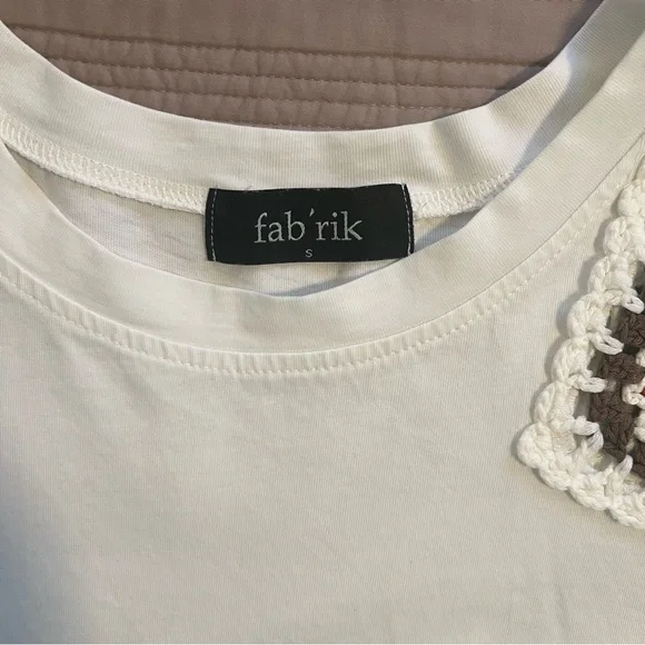 Fab'rik White Top with Multicolor Crochet Sleeves - Picture 2 of 5